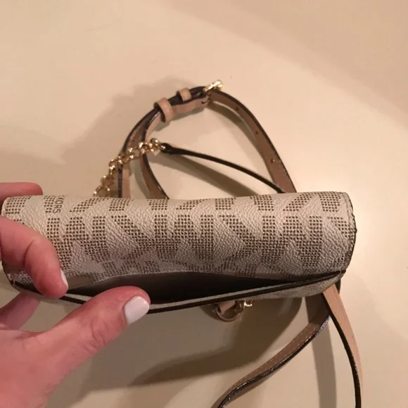 Michael kors clutch - Picture 2 of 5